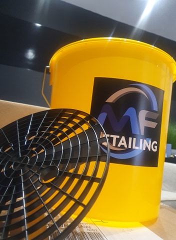 Bucket with Grit Guard – MF Detailing